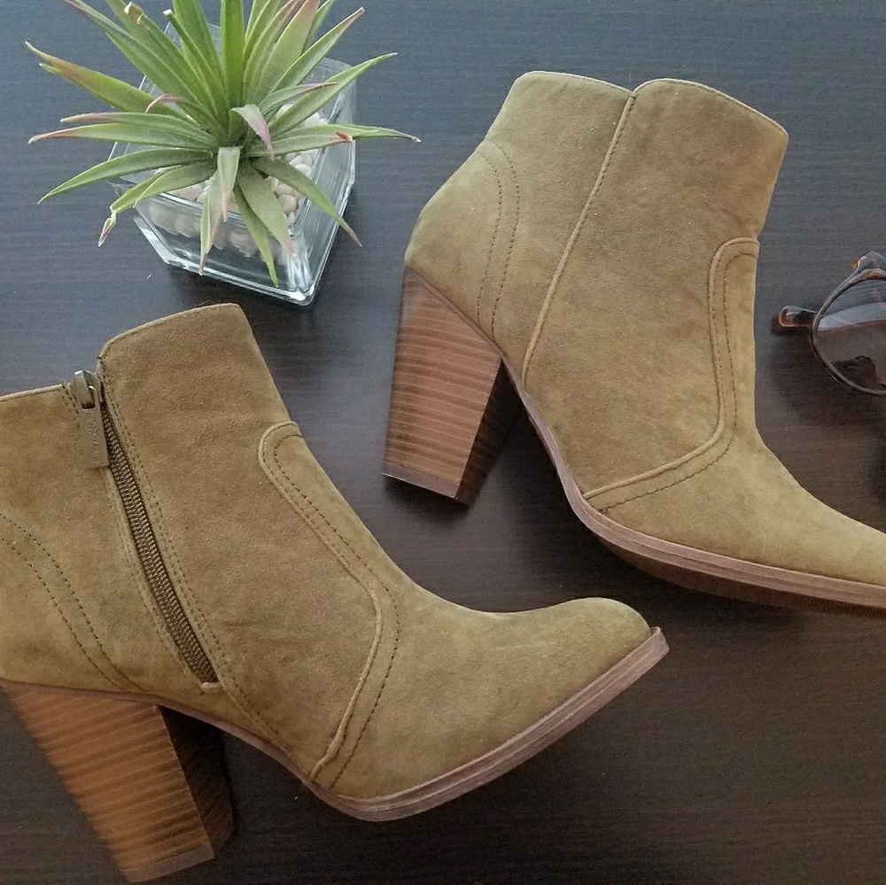 Gorgeous olive green faux suede booties !!